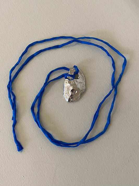 CONCHA SILK NECKLACE