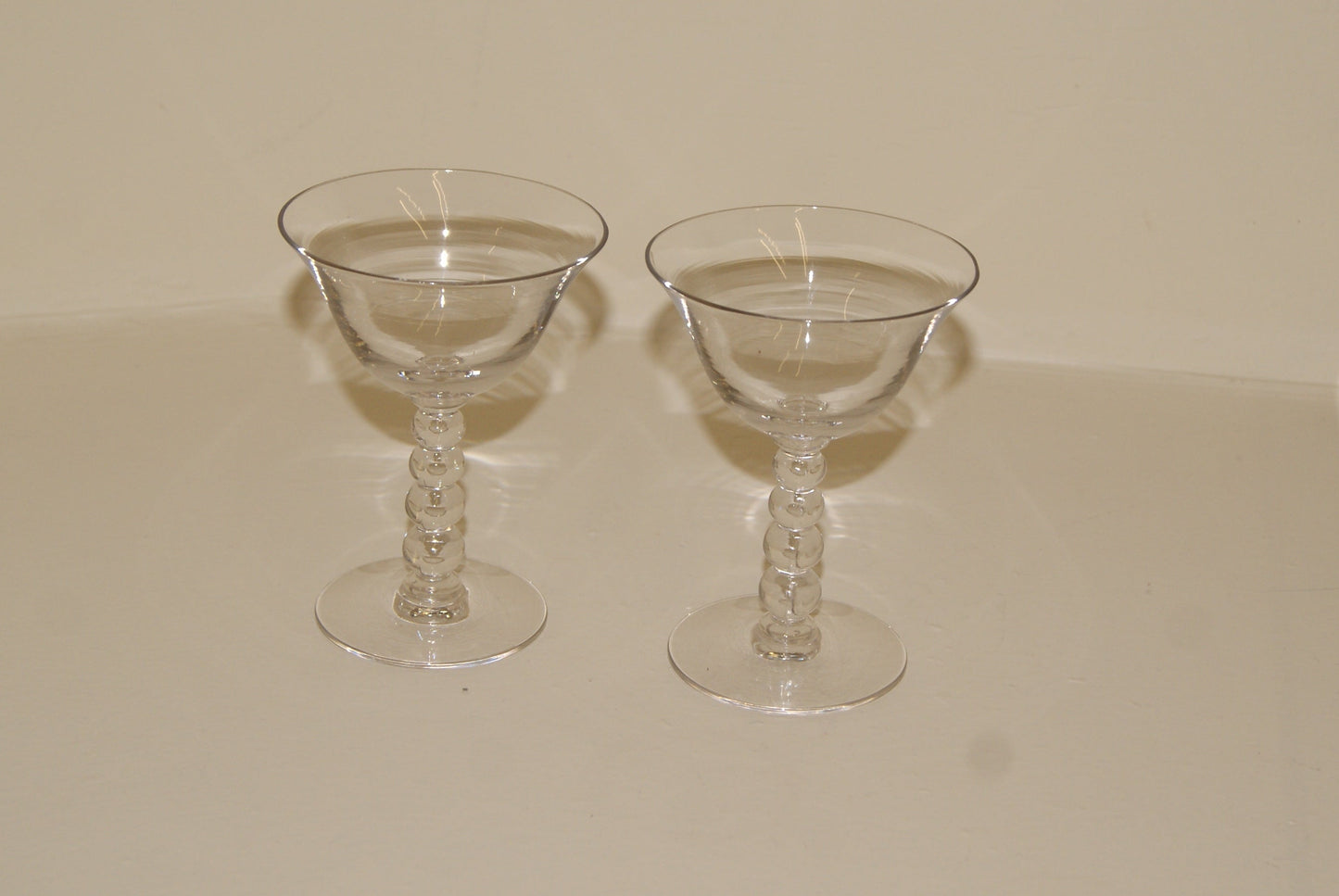 VINTAGE WINE GLASS SET