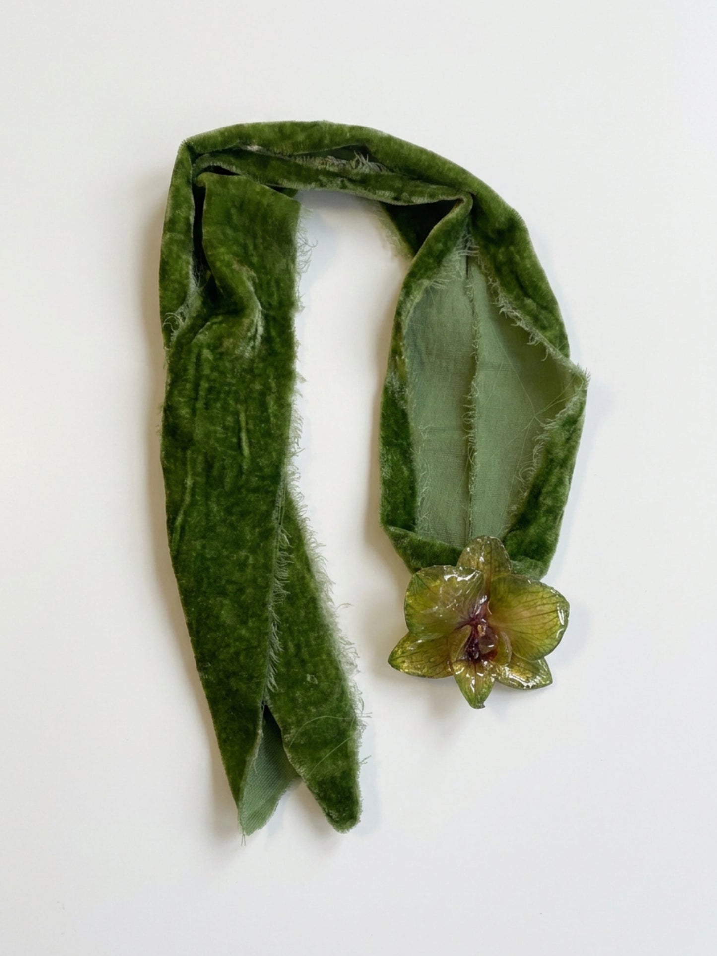 GREEN ORCHID GREEN VELVET RIBBON NECKLACE