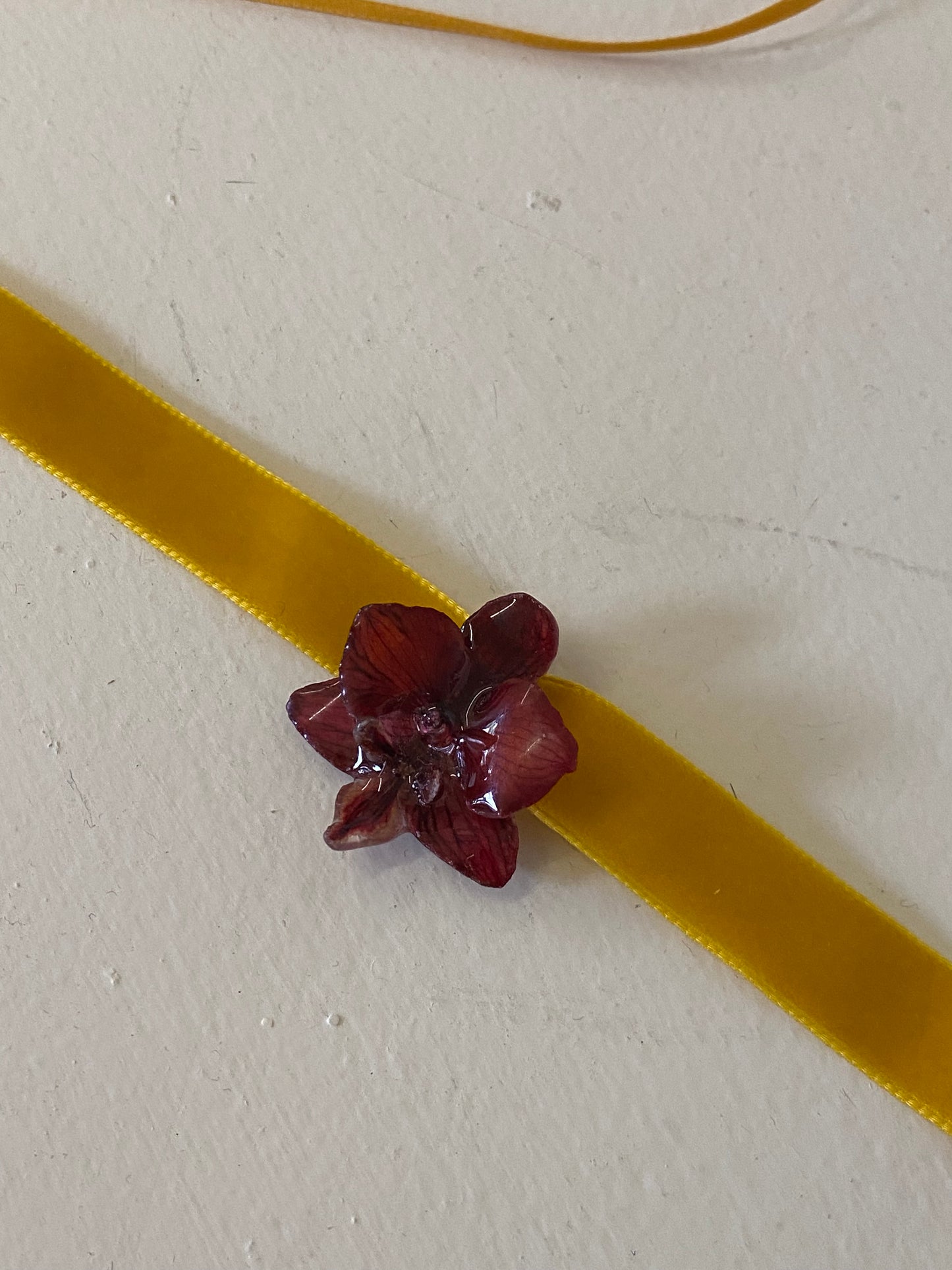 YELLOW/PURPLE ORCHID VELVET CHOKER