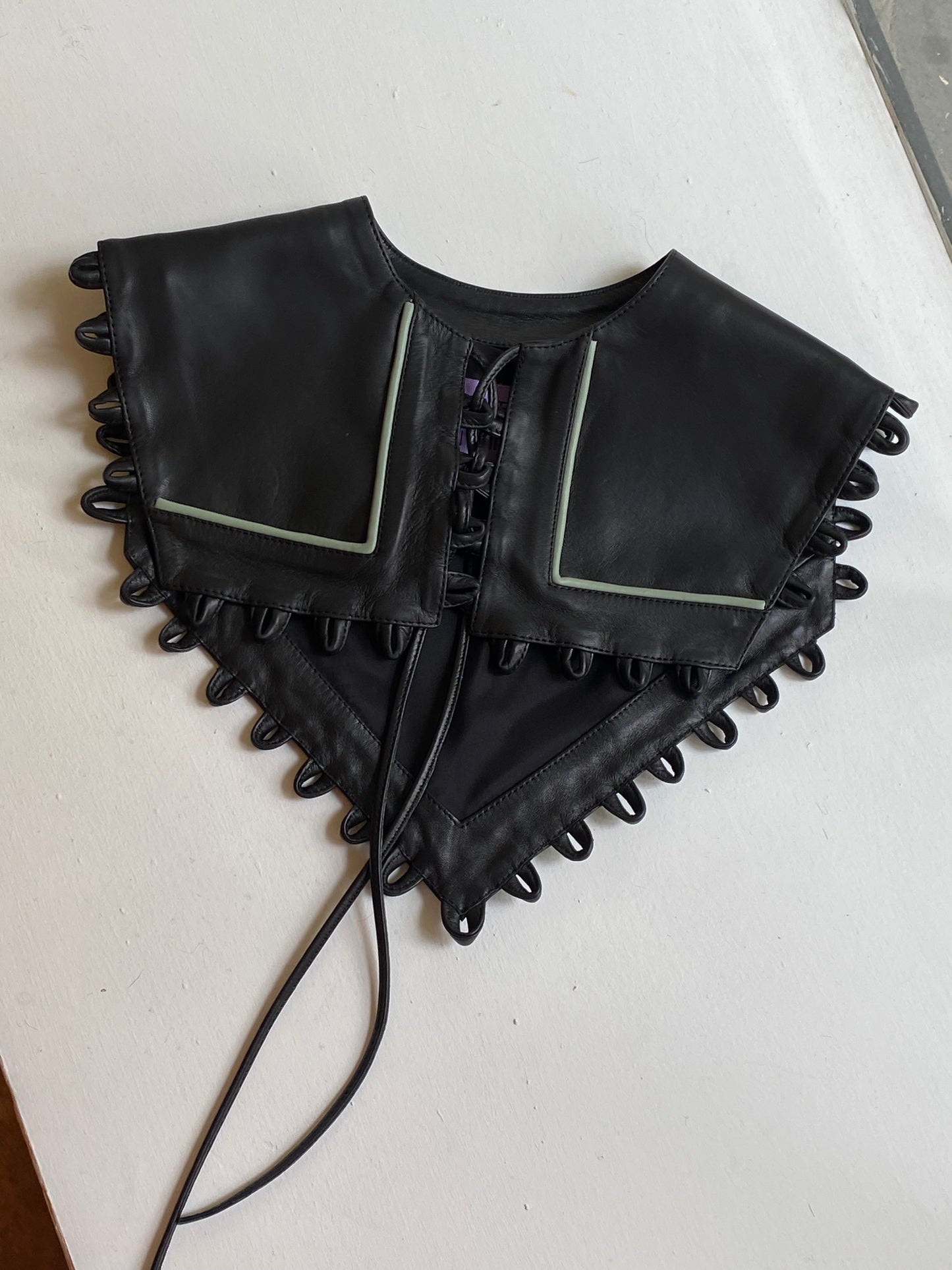 LEATHER COLLAR
