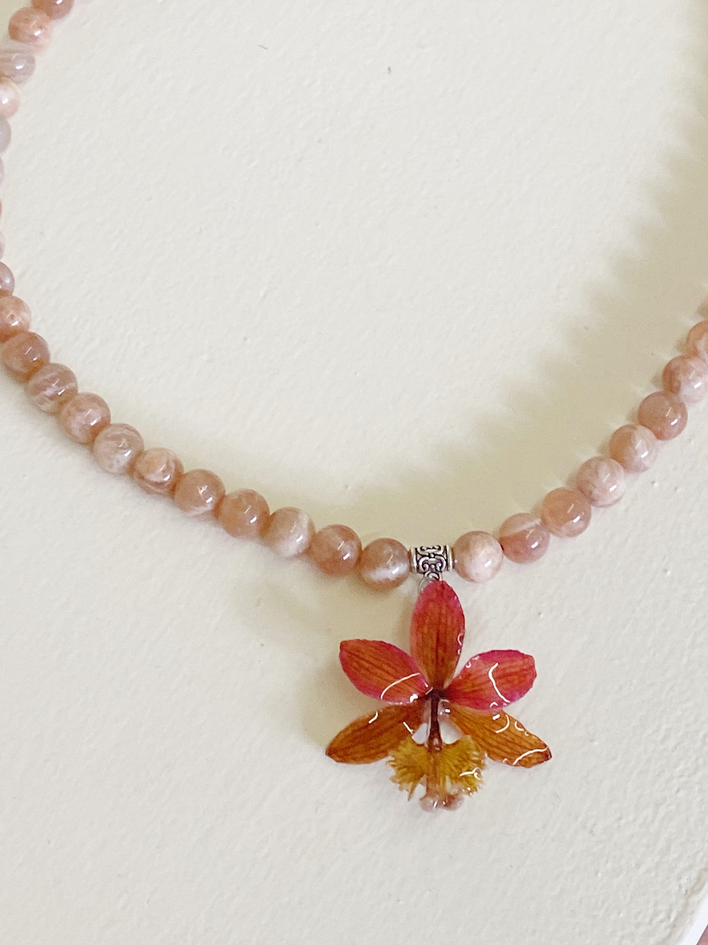 QUARTZ FLOWER NECKLACE