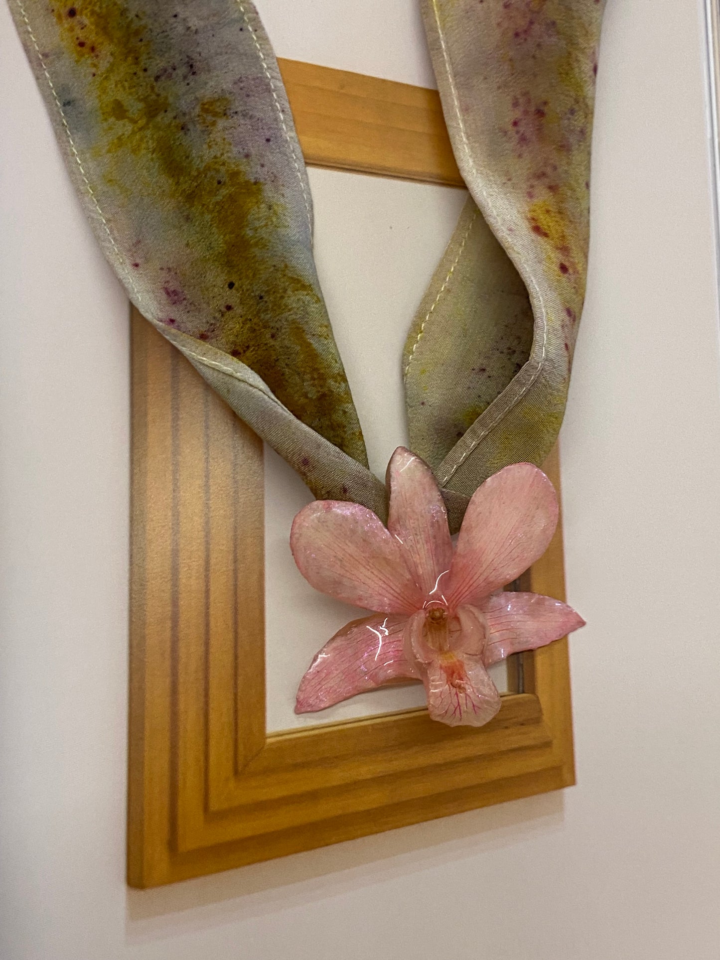 LIGHT PINK ORCHID NECKLACE