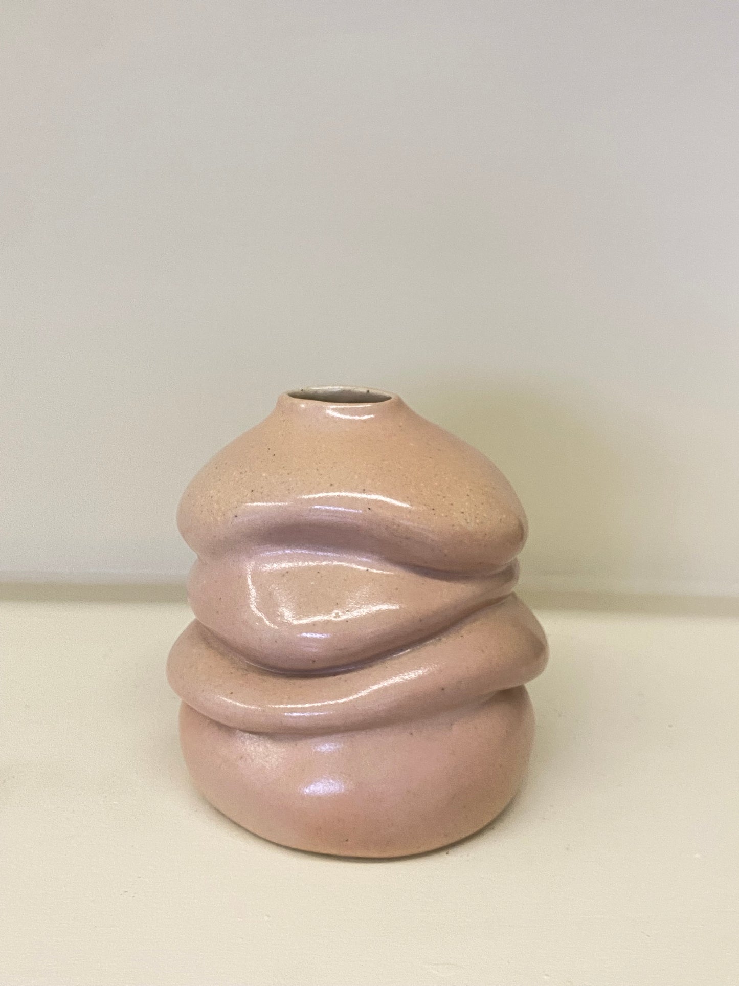 CERAMIC SCULPTURE VASE PINK