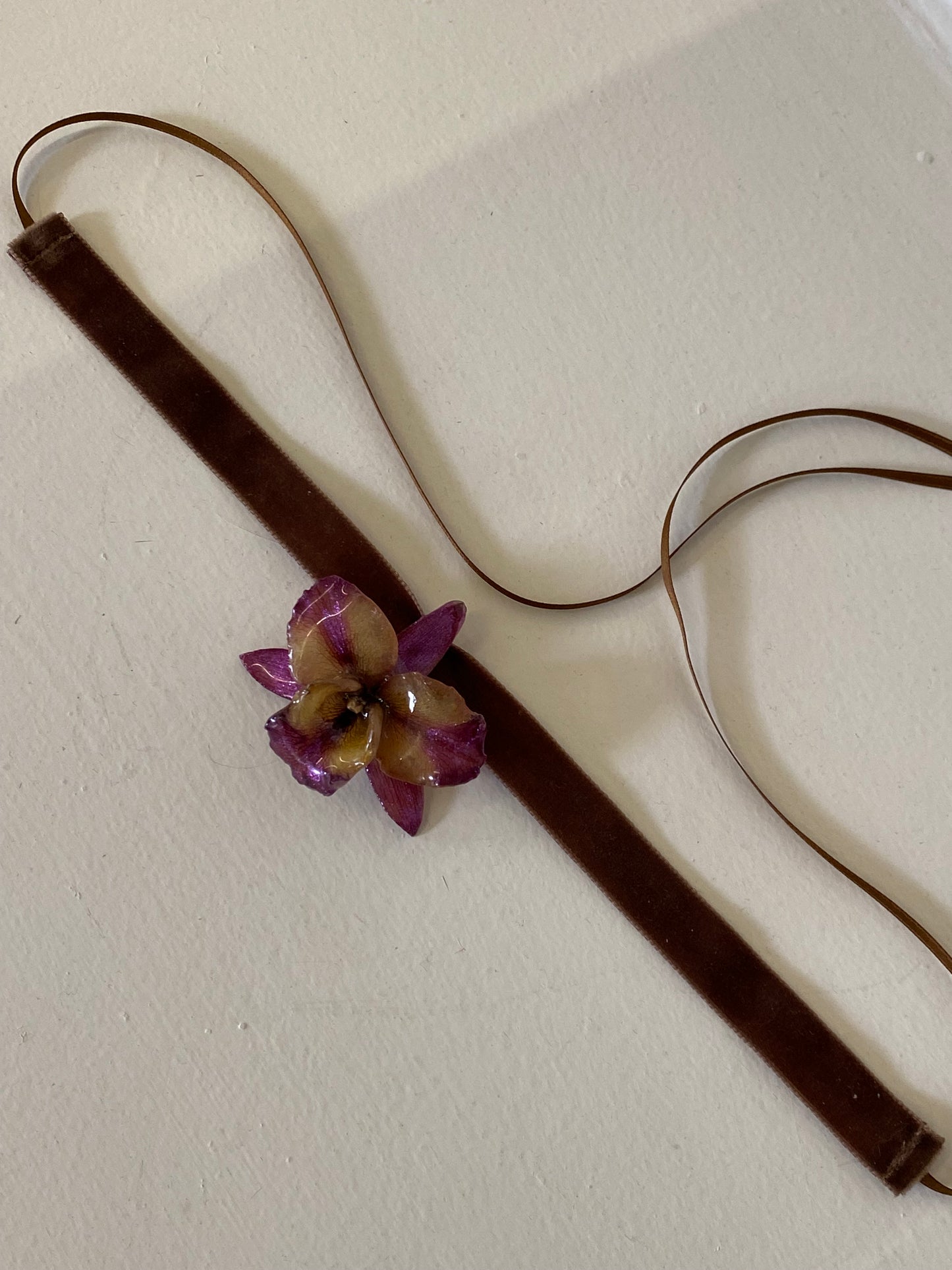 PINK/BROWN ORCHID VELVET CHOKER