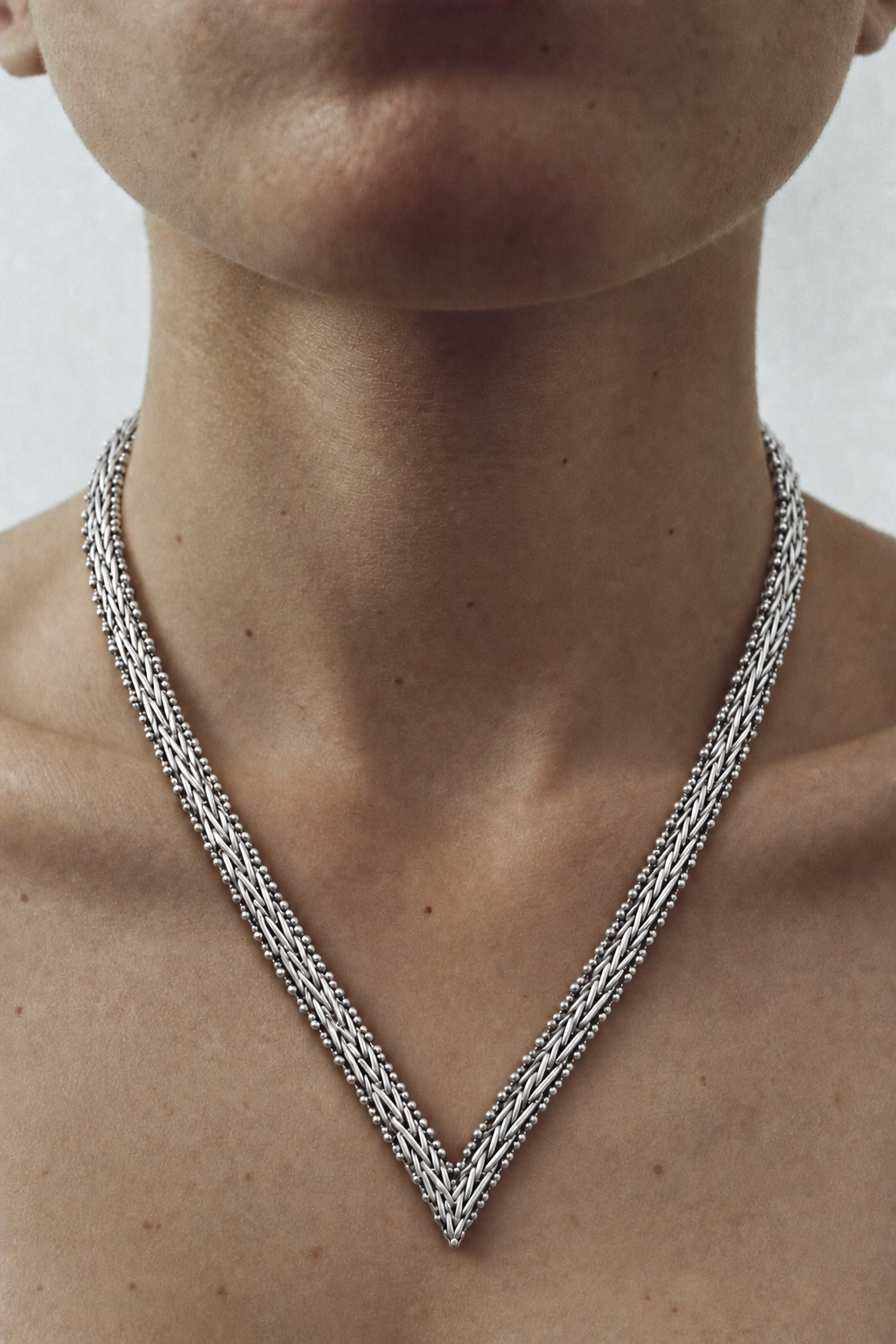 VINTAGE V NECKLACE