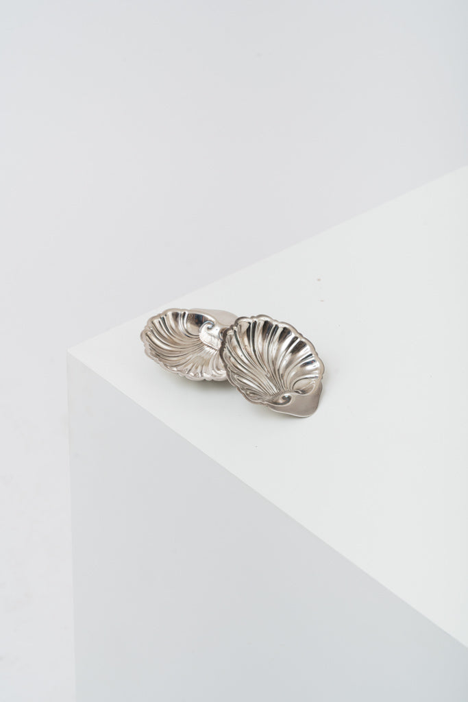 VINTAGE SHELL DISHES SET OF 2