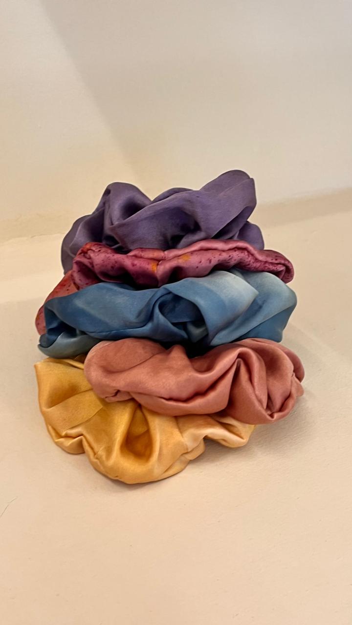 SILK SCRUNCHIES