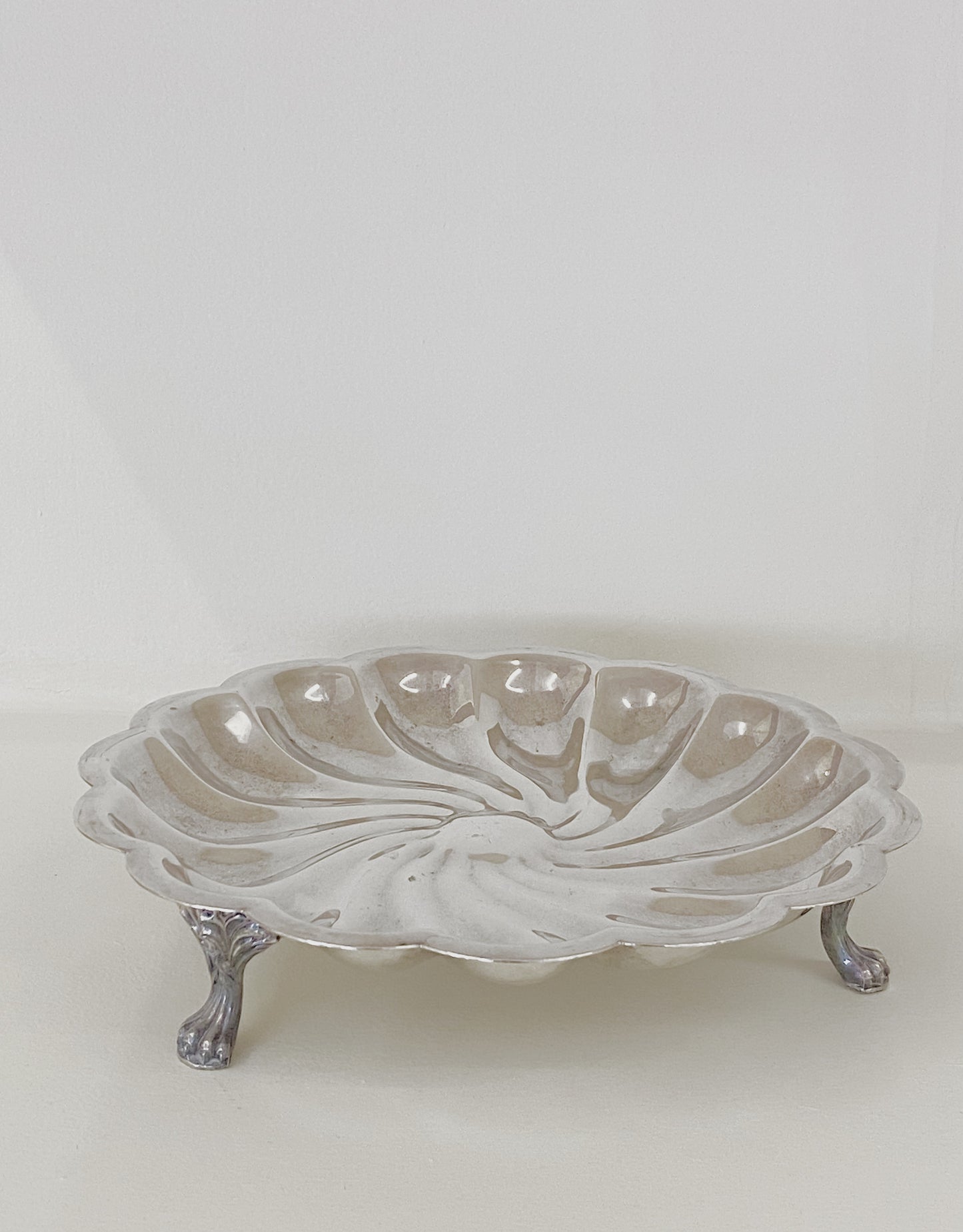 VINTAGE ROGERS SILVER PLATED FOOTED SHELL TRAY