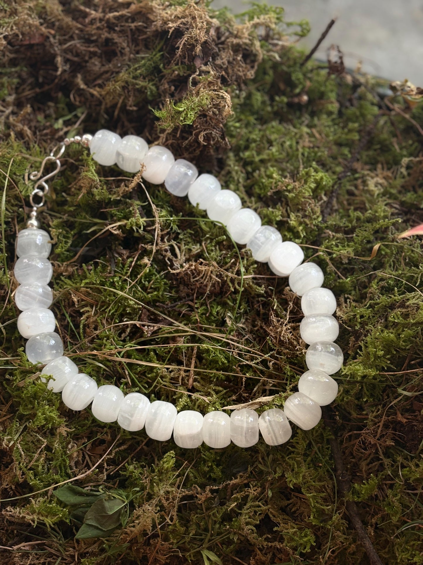 WHITE ONYX NECKLACE