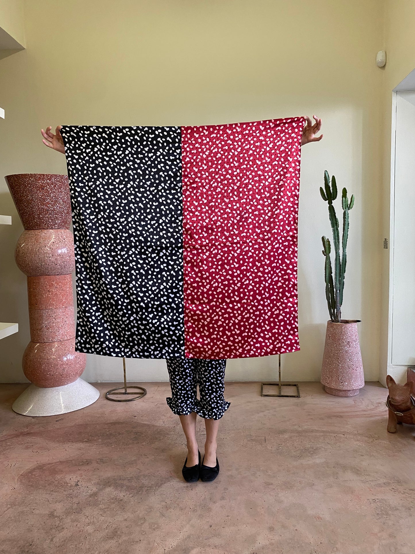 PAID ACTOR SCARF