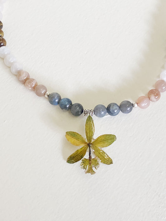 QUARTZ NECKLACE GREEN FLOWER