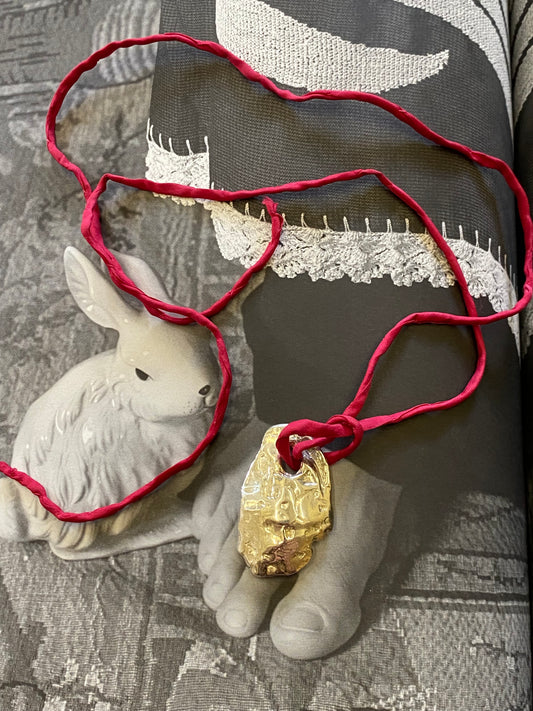 CONCHA SILK NECKLACE