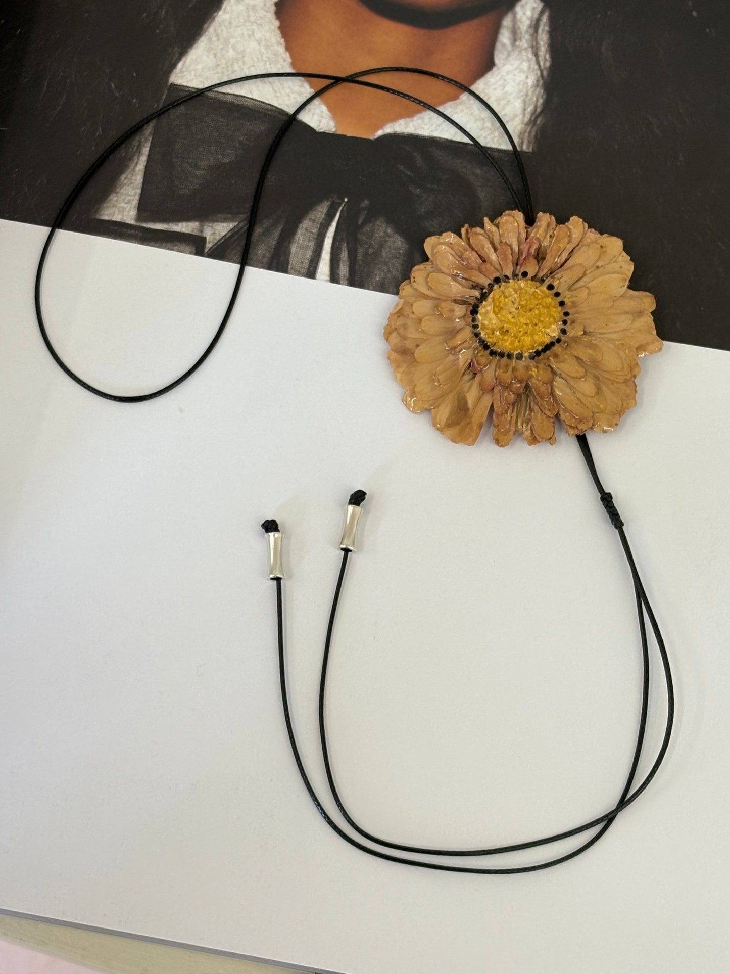 PRESSED FLOWER CORBATÍN