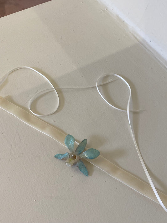 ORCHID VELVET CHOKER GLITTERY BLUE