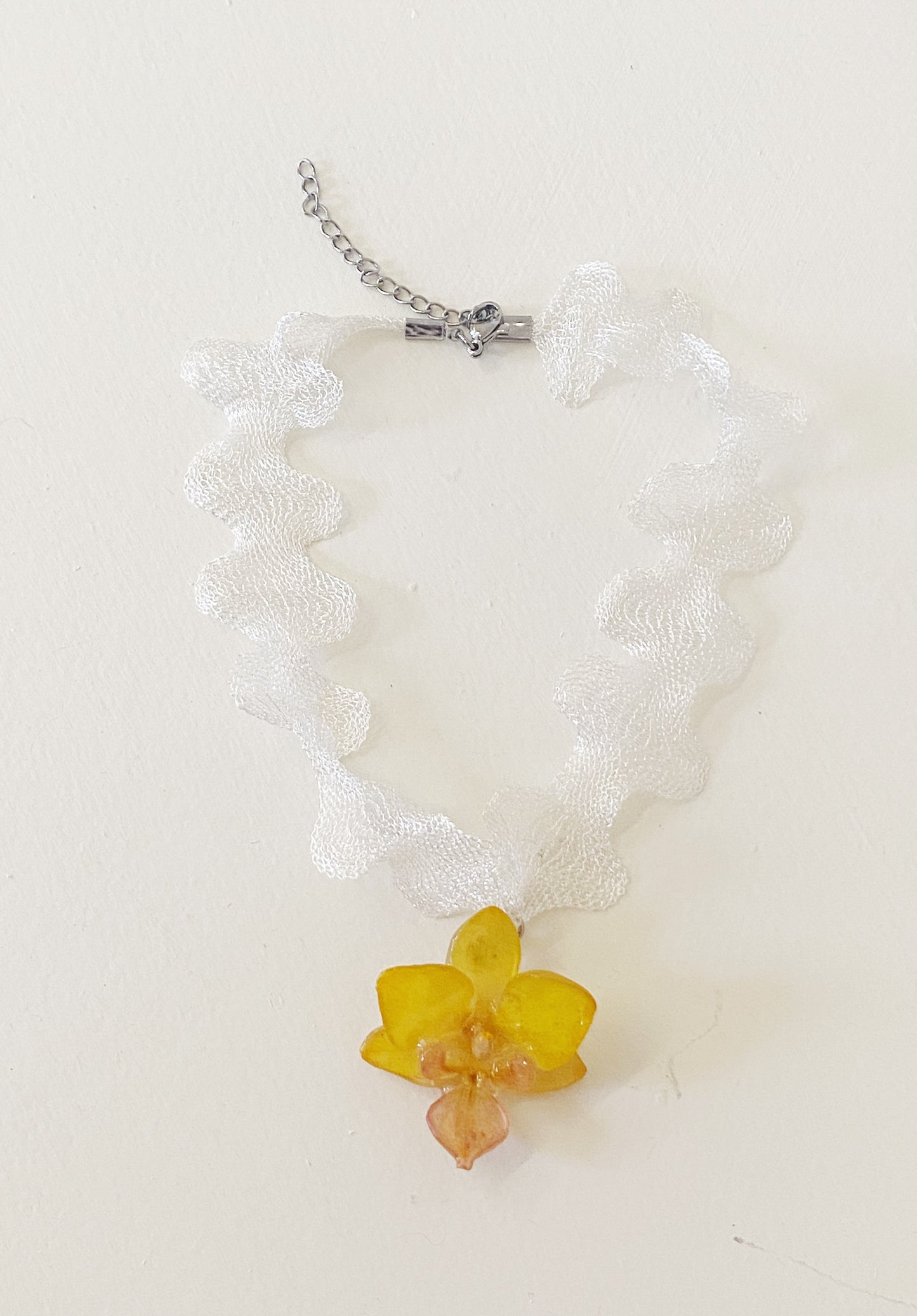 MINI ORCHID NECKLACE - AMARILLA