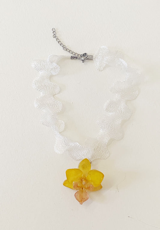 MINI ORCHID NECKLACE - AMARILLA