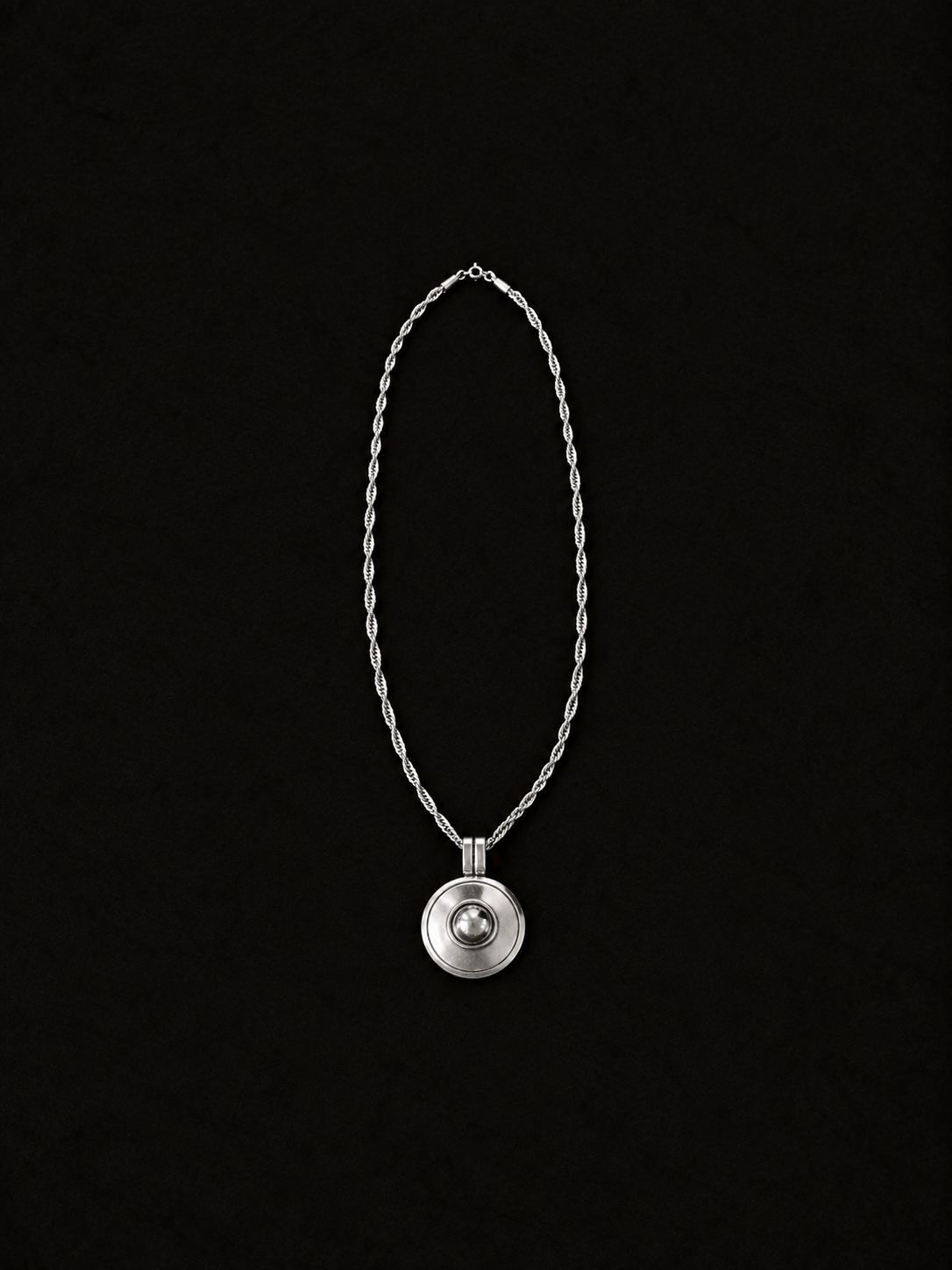 VINTAGE MODERNIST MEDALLION NECKLACE