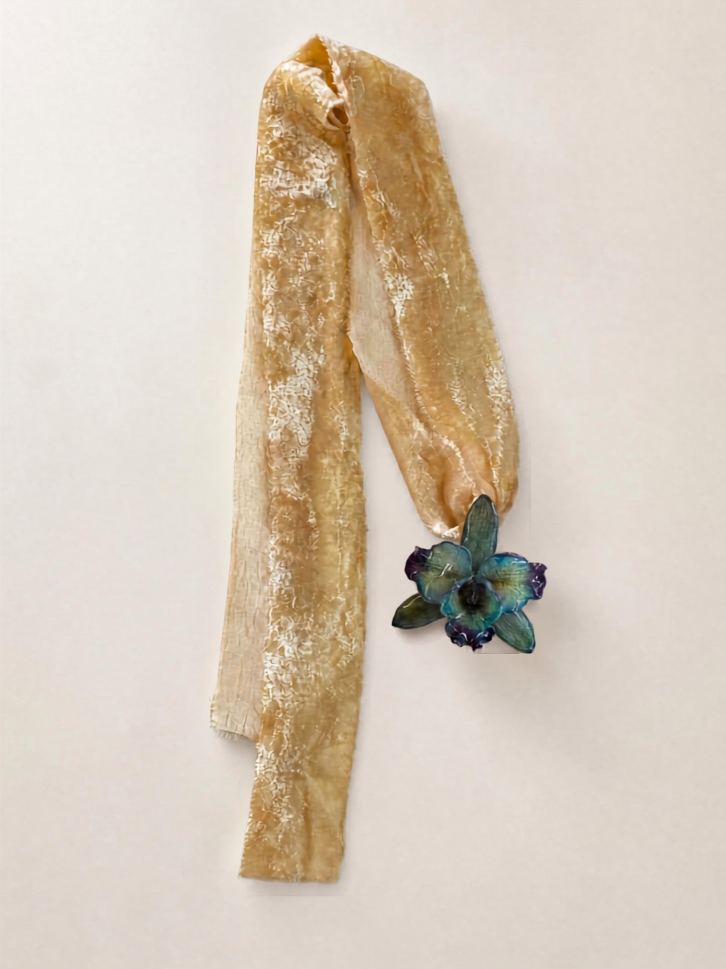 BLUE ORCHID WHITE VELVET RIBBON NECKLACE