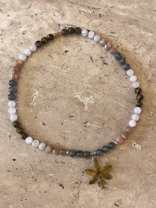 QUARTZ NECKLACE GREEN FLOWER